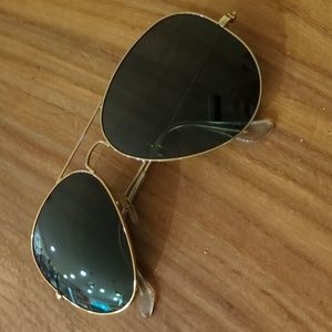 RAY-BAN - RB3025 Aviator black with gold frame Polarized